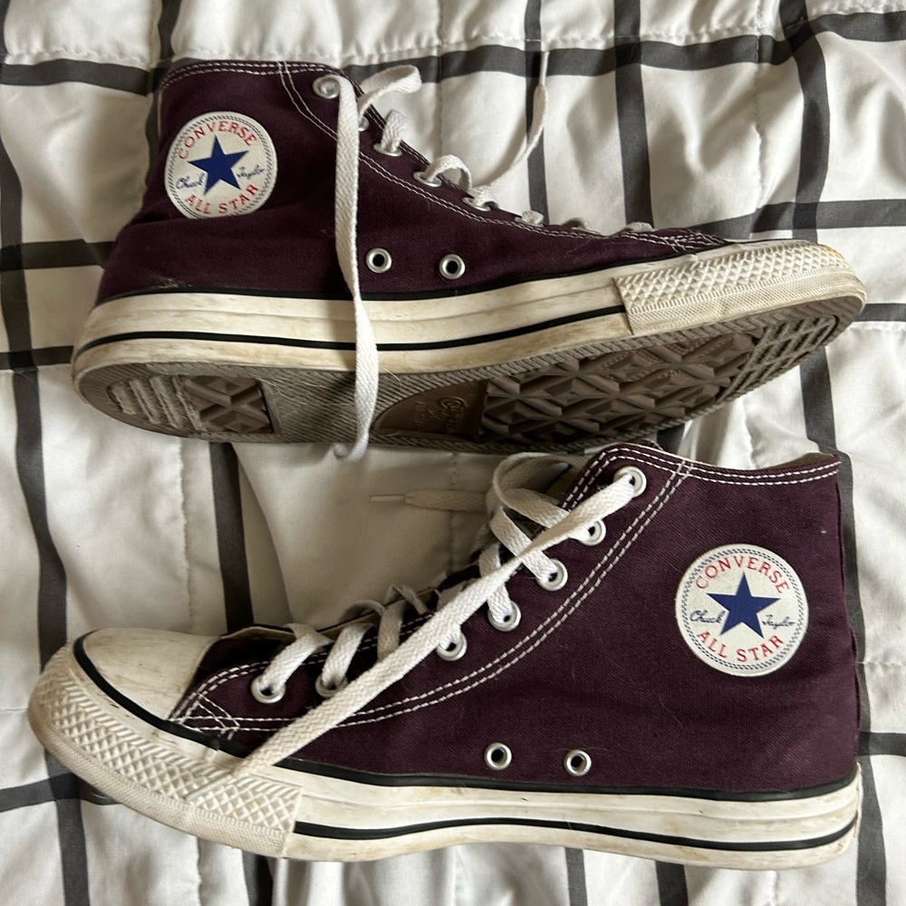 Maroon all star converse